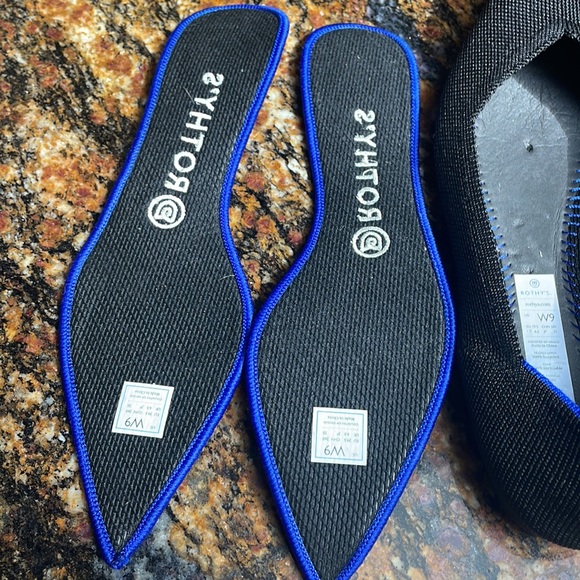 Rothy’s The Point Blavk Birdseye in gently used condition. Size 9 - Picture 8 of 8